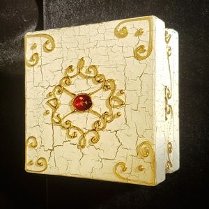 Vintage Gift Box 3"H x 6"W.